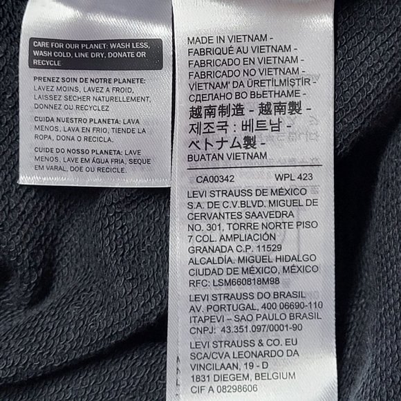 NWT Levi's Women's Graphic Standard Hoodie - Batwing 3D Shine Caviar - 1X - Picture 9 of 15